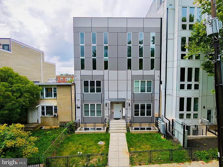 2109 M St NE #4 — Photo 2
