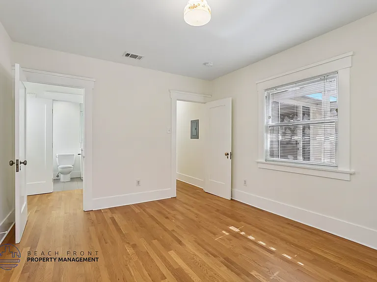2810 E 2nd St — Photo 26