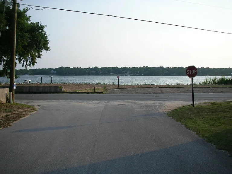 The Bay is a short walk from the townhouse. This area has a sidewalk for morning runs, or reflecting walks along the bay or morning runs. You can see dolphins, pelicans, ospreys and all kinds of wildlife on the bay.
The sunsets are amazing.
