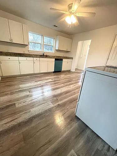 833 W Pecan St Photo 1