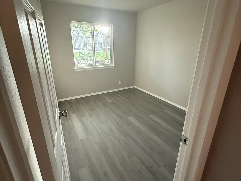 5009 Crestwood Dr — Photo 12