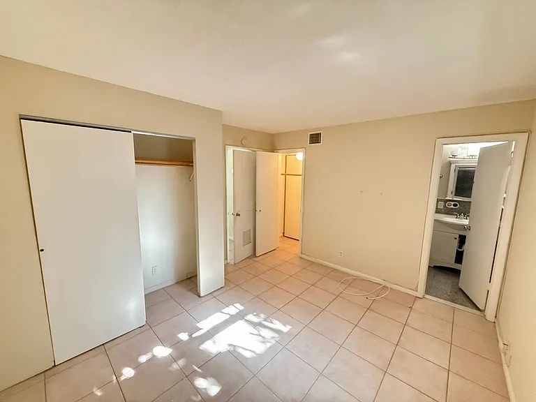417 NE 17th Ave #10 — Photo 7