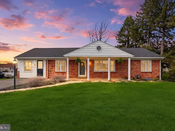 2733 Sunset Ln, York, PA 17408