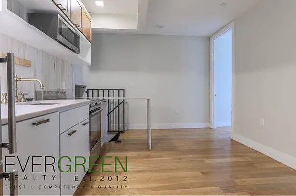 Rented by Evergreen Apartments BK | media 37