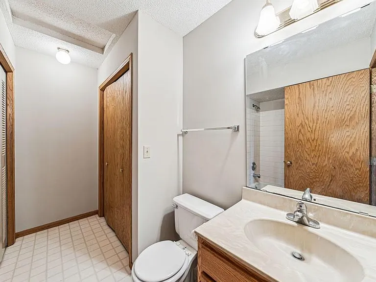 1913 Eastridge Ct — Photo 5