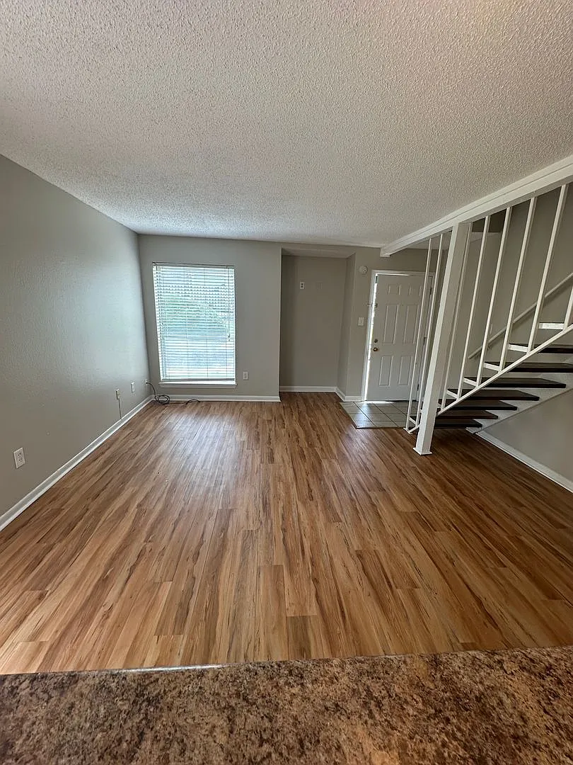 1BD/1BA Townhouse located on the Germantown/Memphis Line! — Photo 3