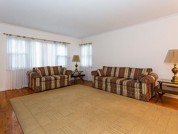 2nd image of 160-32 119th Dr