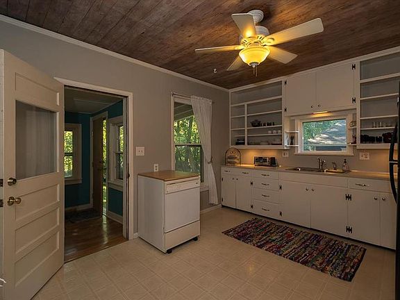 3rd image of 422 Mississippi St