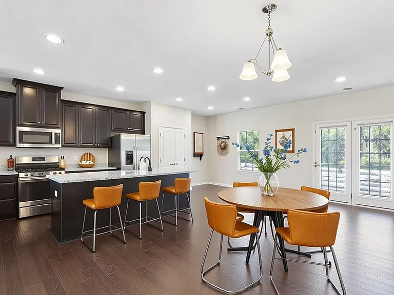 8076 Creekside Village Dr — Photo 4