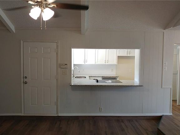 4th image of 800 Lottie Ln