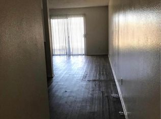 800 Sunjoy Dr #C5-A8, Hemet, CA 92543