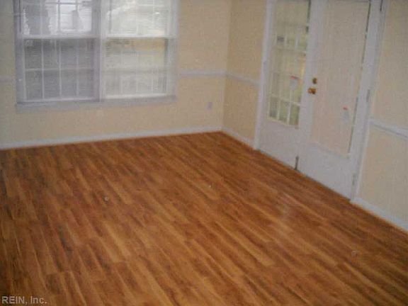 4th image of 216 Granby Park