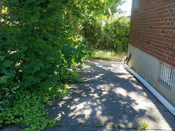 5th image of 52 Bradley Ave