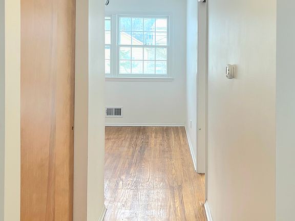 3rd image of 104 Seminole Way