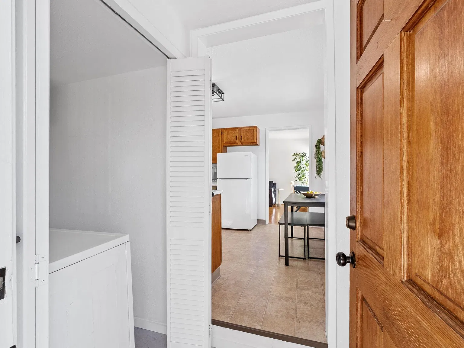 2 bed, 720 sqft, $3,100 — Photo 2