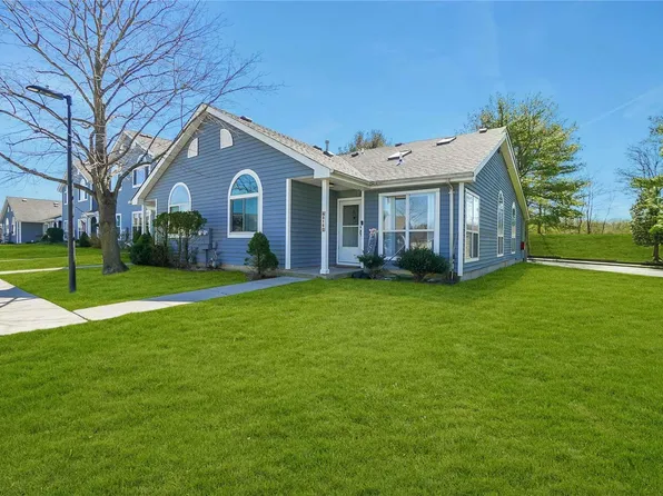 816 Birchwood Park Drive #816, Middle Island, NY 11953