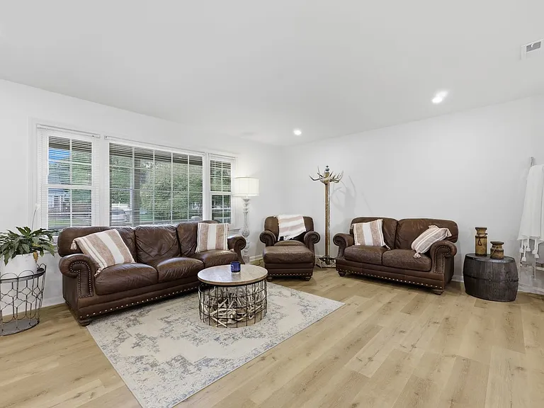 128 Convention Dr — Photo 25