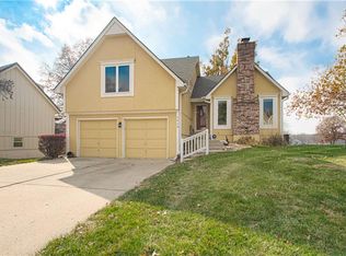 3828 NE Beechwood Dr, Lees Summit, MO 64064