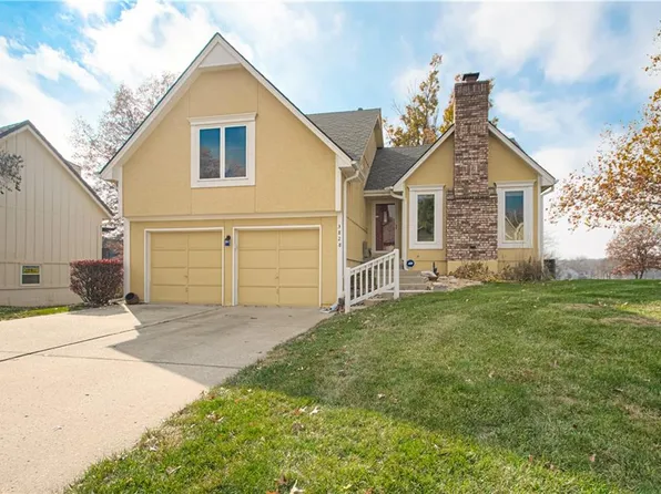 3828 NE Beechwood Dr, Lees Summit, MO 64064