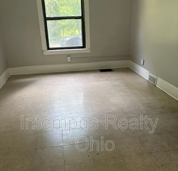 915 Lakewood Ave — Photo 5