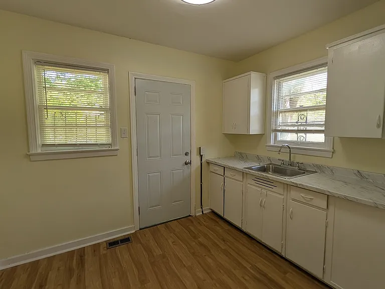 336 McPherson Ave — Photo 2