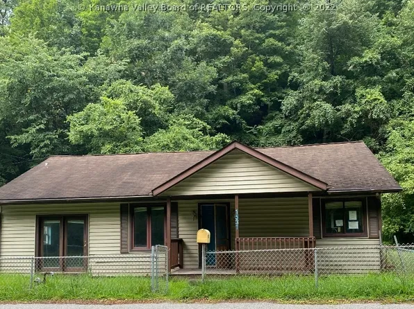 1531 Point Lick Dr, Charleston, WV 25306