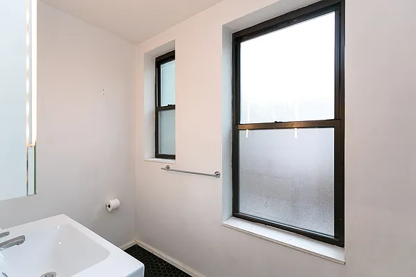 Rented by Nooklyn NYC LLC | media 49