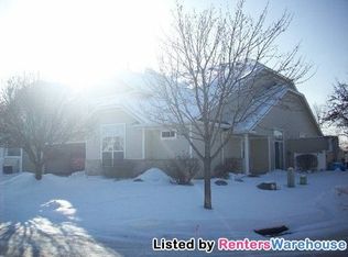 454 Hickory Ln N, Oakdale, MN 55128