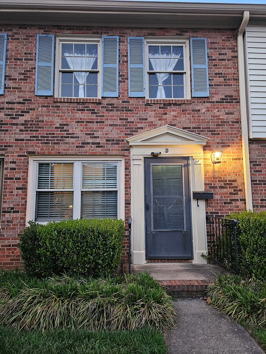 Building Photo - 6306 Old Pineville Rd #D