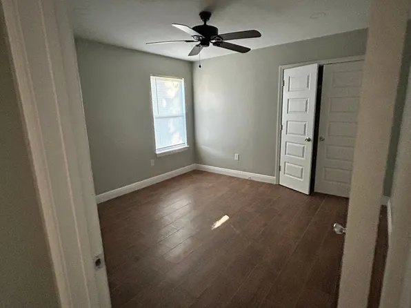 5705 Midway St, Ocean Springs, MS 39564