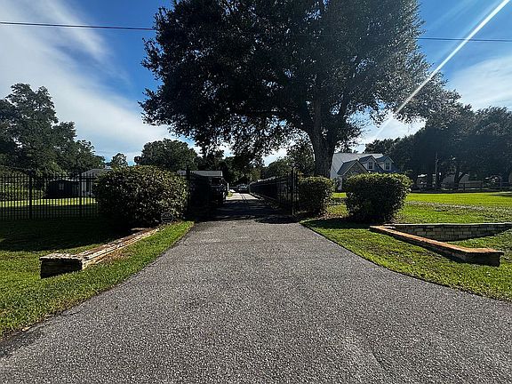 4th image of 11110 Robin Rd