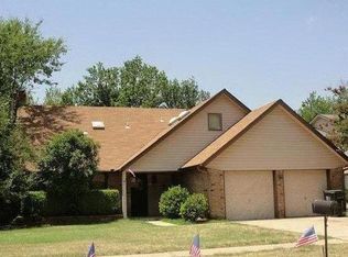 1145 Robin Hood Ln, Norman, OK 73072