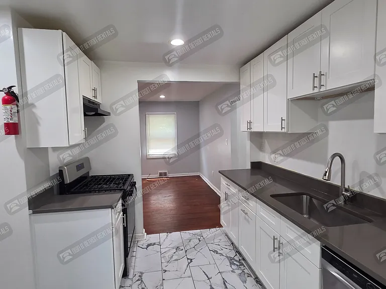 3 bed, 1.0 bath, 1277 sqft, $1,020 — Photo 10