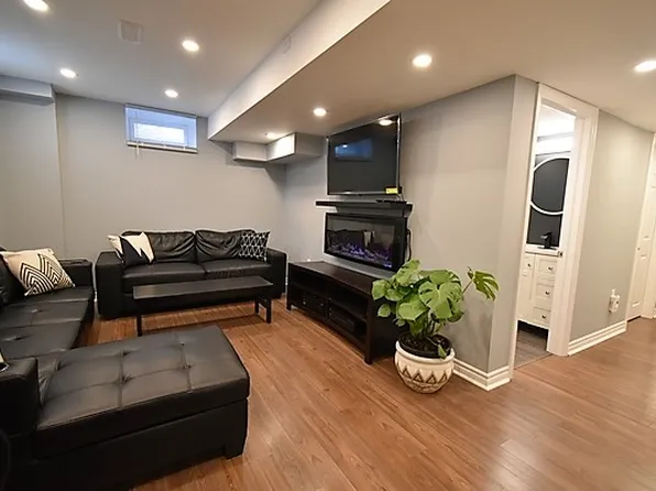 17 Blackbird Ln, Barrie, ON L4N 0Z1