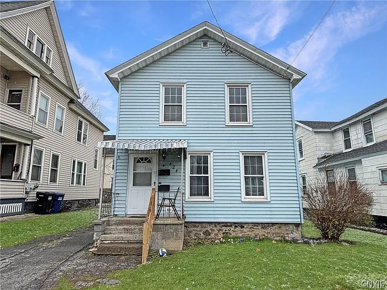 424 Ulster St — Photo 1