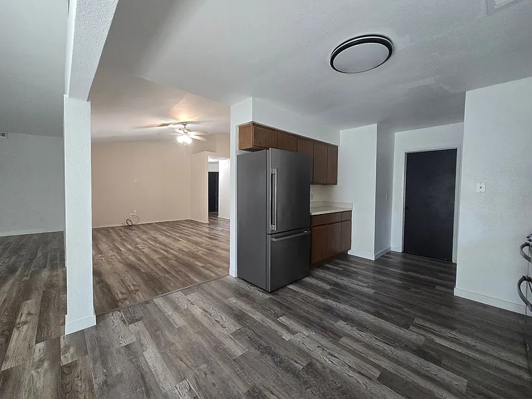 1012 Michelle Ct — Photo 4