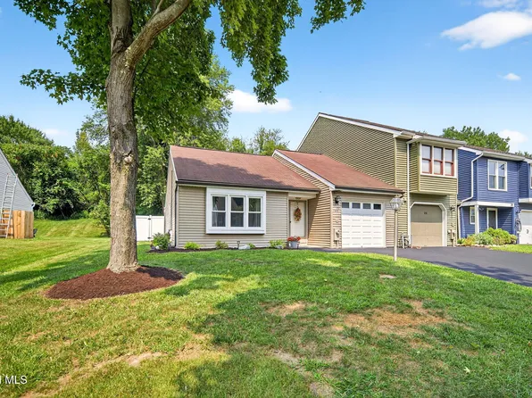 24 Lexington Drive, Clifton Park, NY 12065
