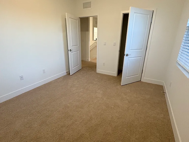 SW 2nd Cir — Photo 11