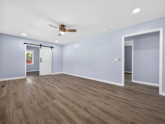 3rd image of 5513 NE Columbia Rd