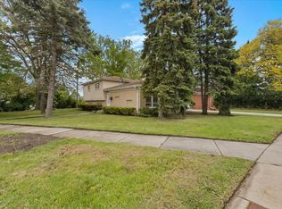 5323 Lee St, Skokie, IL 60077