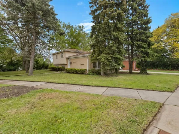 5323 Lee St, Skokie, IL 60077