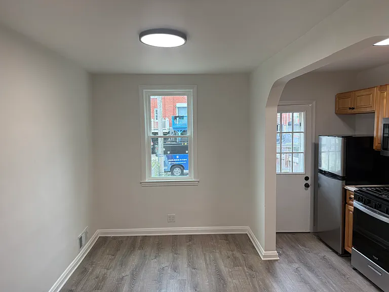 2050 Grinnalds Ave — Photo 8