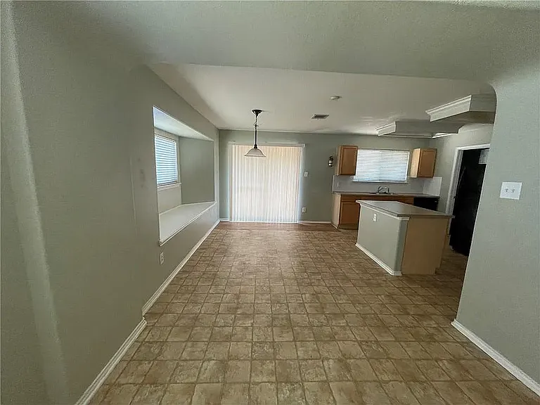 1025 Apollo Cir — Photo 4