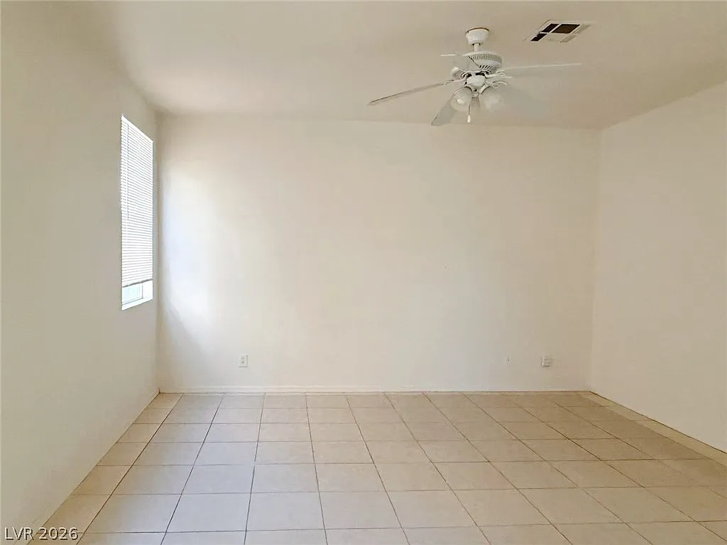 4 bed, 2.5 bath, 2449 sqft, $2,500 — Photo 4
