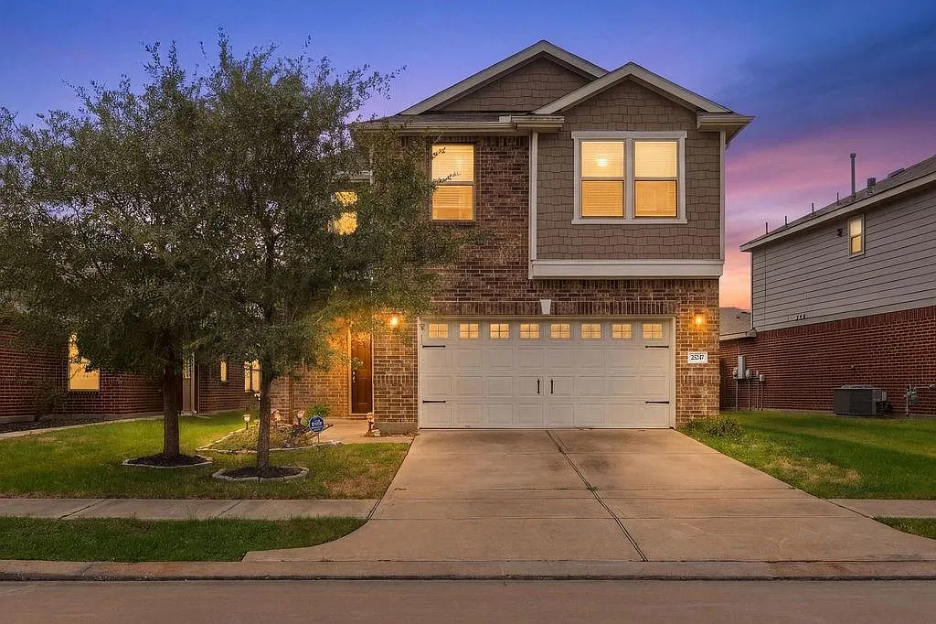 3 bed, 2.5 bath, 1937 sqft, $2,050 — Photo 1