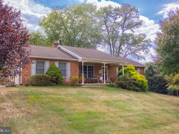 18213 Summerlin Dr, Hagerstown, MD 21740