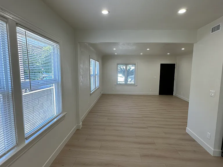 215 Sinclair Ave #215 — Photo 7