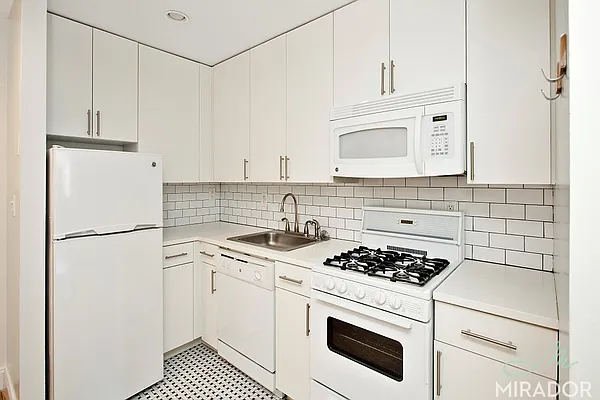 Rented by Mirador Real Estate | media 25