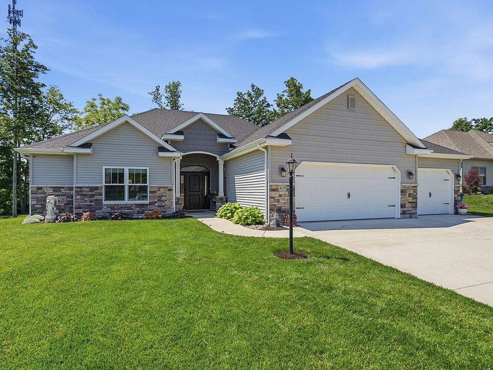 1st image of 429 Ironwood Ln
