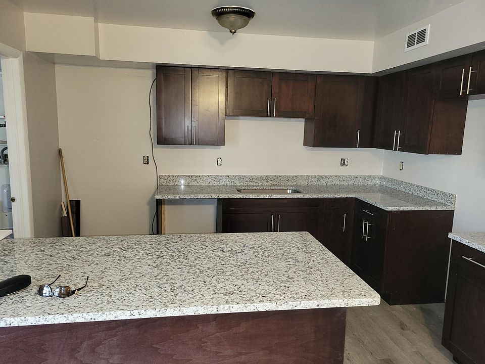 1st image of 724 Cambridge Dr